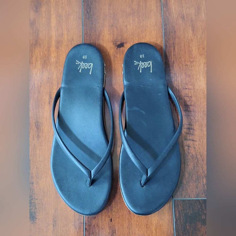 BEEK Women’s ‘Sunbeam’ Leather Flip Flop Sandals Black Size 10 US